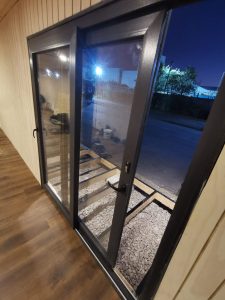 ventana corredera con chapa y llave